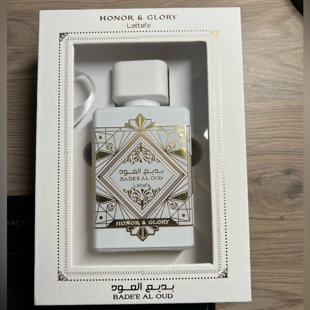 Lataffa Bade’e al Oud Honor and Glory 3.4oz